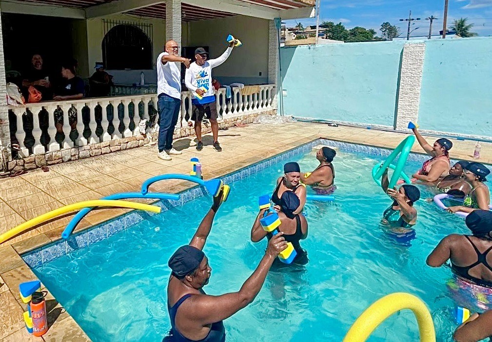 Secretário Marcelo Canella visita Polo Malhapão que recebe aulas de hidroginástica do Programa Viva Bem