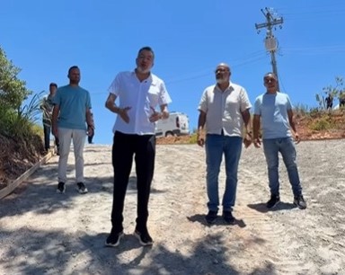 Morro do Flamengo no Gogó da Ema está recebendo obras de pavimentação, concretagem e iluminação de led no Bom Pastor