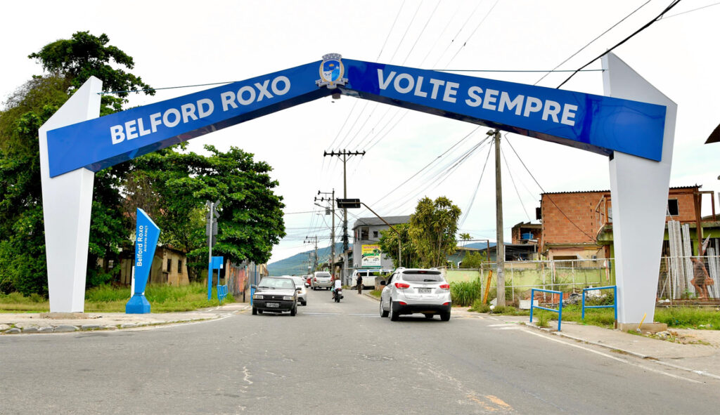 Bairro Andrade Araújo ganha novo pórtico eletrônico com câmeras de segurança
