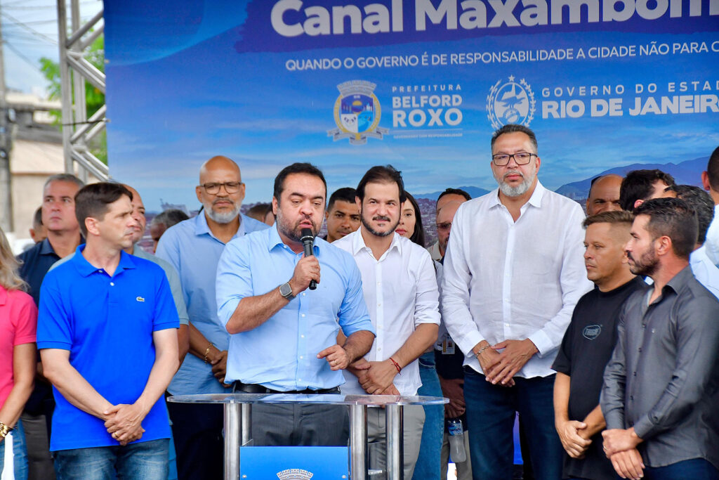 Prefeito Canella e governador Cláudio Castro acompanham obras de Canalização do Maxambomba