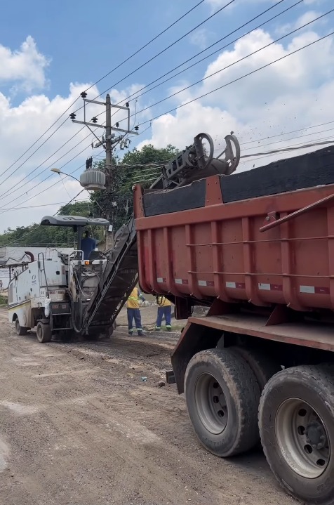 Prefeitura e Governo do Estado iniciam obras de novo asfalto e pavimentação na Estrada do Barro Vermelho