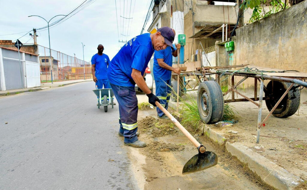 Secretaria de Serviços Públicos realiza mutirão de limpeza em Itaipu e Vila Cláudia