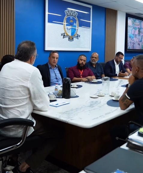Prefeito Márcio Canella se reúne com operadoras de internet para regularizar serviço em Belford Roxo