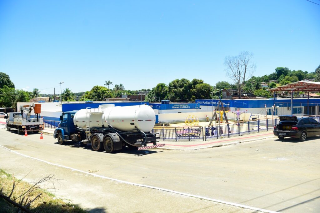 Prefeitura promove mutirão de limpeza e revitalização no Complexo de Vila Pauline