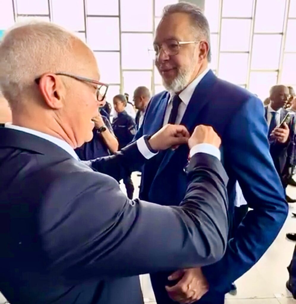 Prefeito Márcio Canella é condecorado com Medalha de Honra ao Mérito do BOPE