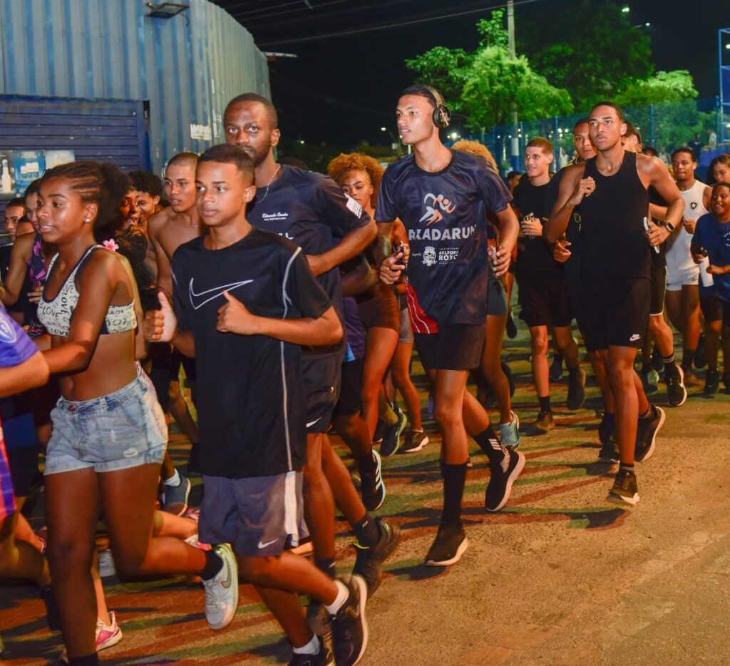 Corrida Baixada Run agita a noite na Vila Olímpica de Belford Roxo