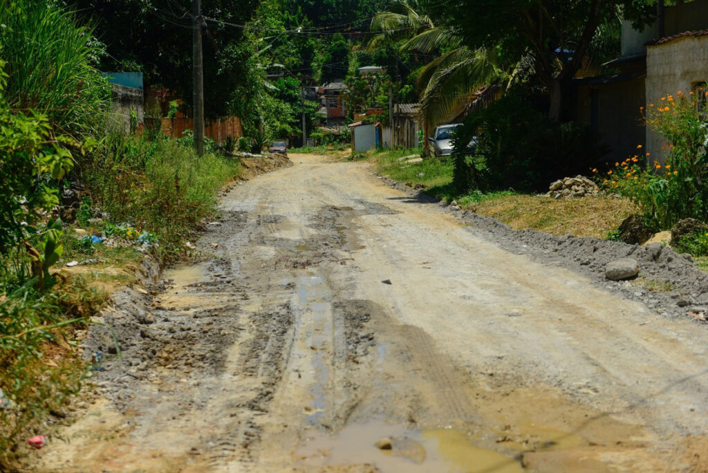 Prefeitura inicia obras de drenagem e pavimentação em Vila Cláudia