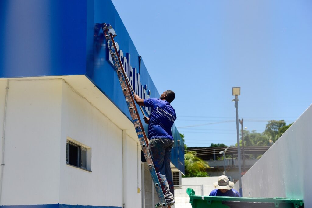 Prefeitura promove mutirão de limpeza e revitalização no Complexo de Vila Pauline