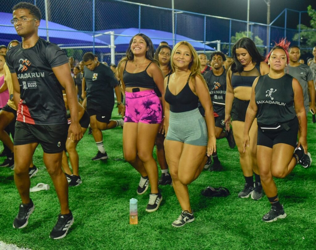 Corrida Baixada Run agita a noite na Vila Olímpica de Belford Roxo