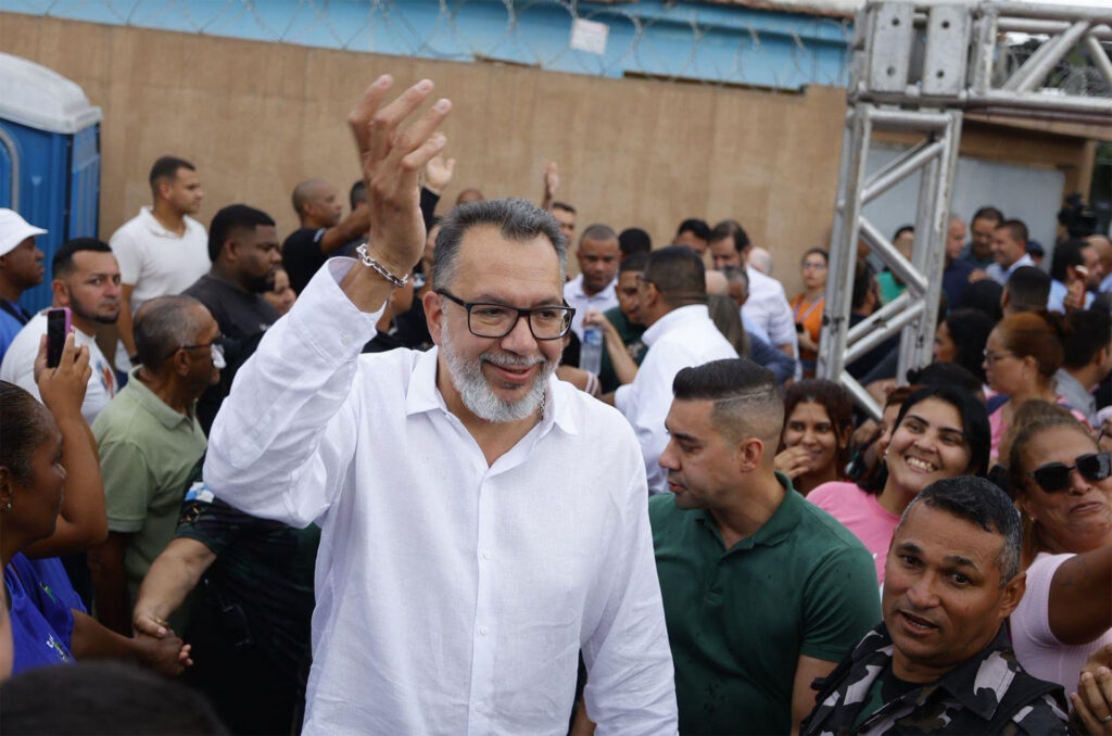 Prefeito Canella e governador Cláudio Castro acompanham obras de Canalização do Maxambomba