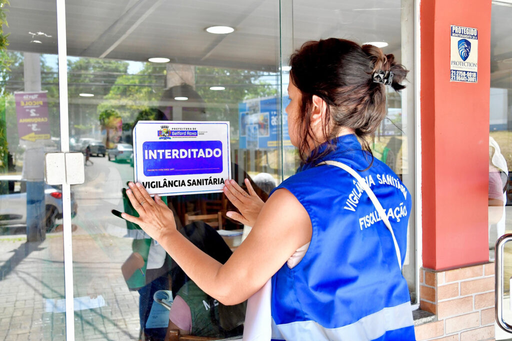 Vigilância Sanitária de Belford Roxo interdita restaurante que teve vídeo com ratos viralizado em São Bernardo