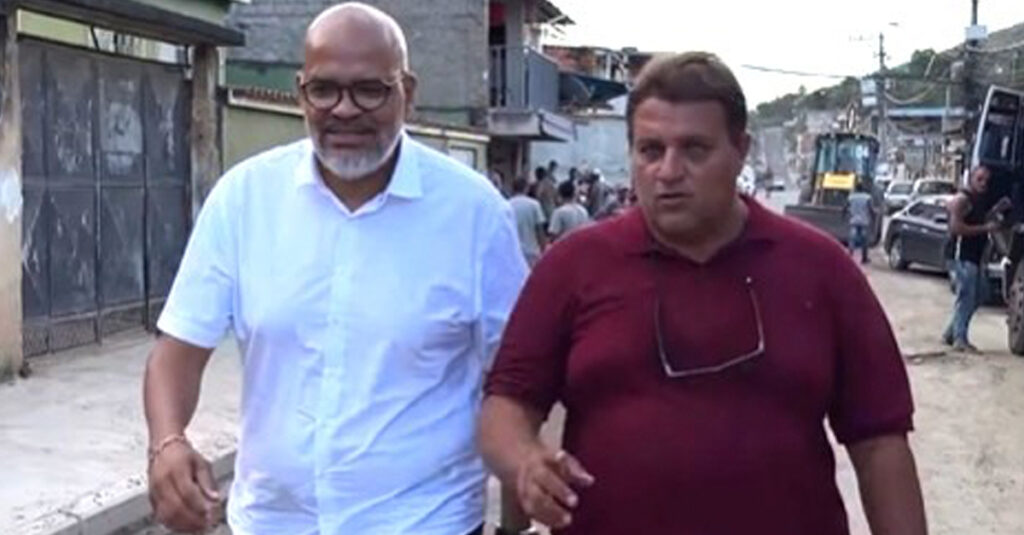 Secretário acompanha obras de saneamento e asfalto no bairro Vila Verde