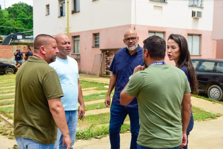 Vice-prefeita Mariana Malta e secretários vistoriam limpeza dos Condomínios Babi I, II e III no bairro Recantus