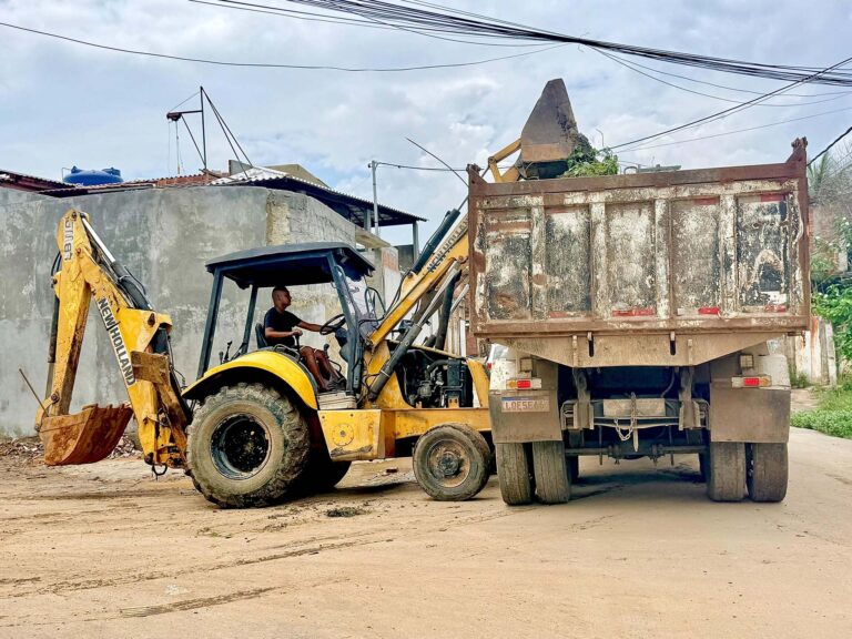 Prefeitura de Belford Roxo realiza mais um dia do mutirão de limpeza após as fortes chuvas do final de semana