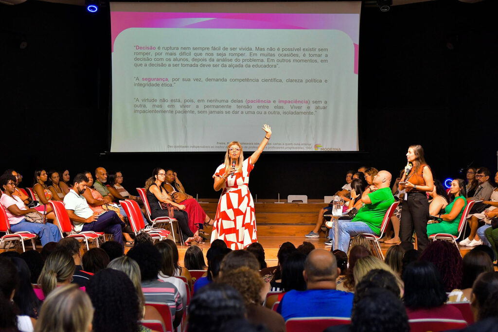 Terceiro dia da Jornada Pedagógica aborda situações que professores passam em sala de aula