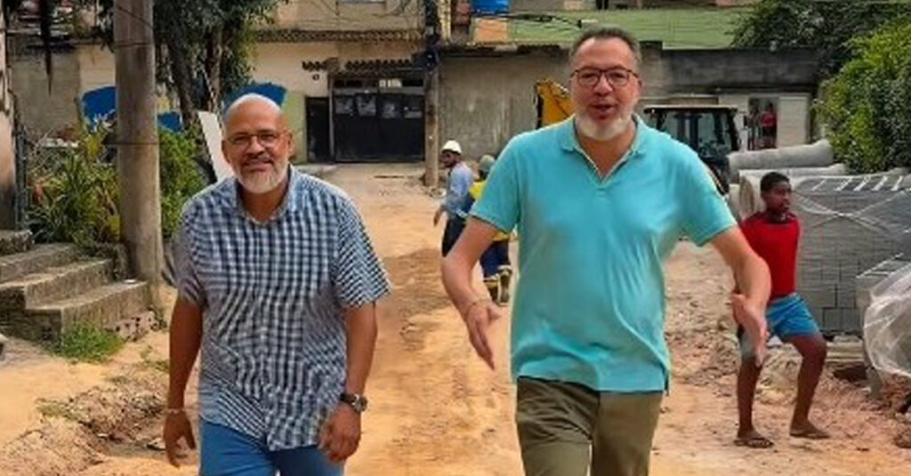 Prefeito Canella acompanha obras de drenagem e pavimentação em ruas de Santa Tereza e Parque São José