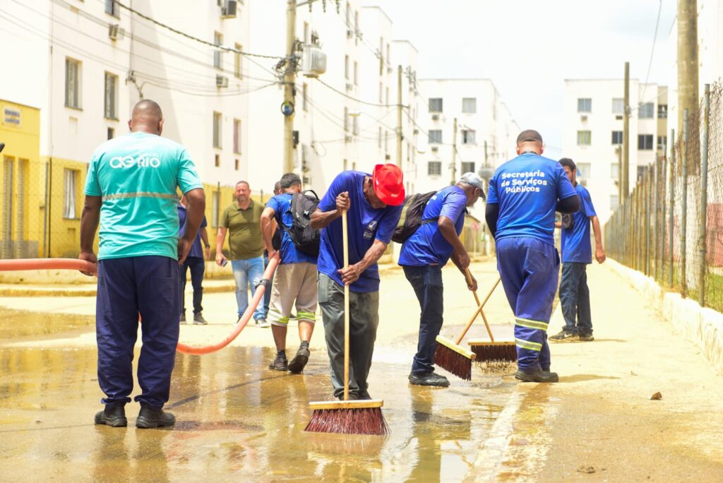 Vice-prefeita Mariana Malta e secretários vistoriam limpeza dos Condomínios Babi I, II e III no bairro Recantus