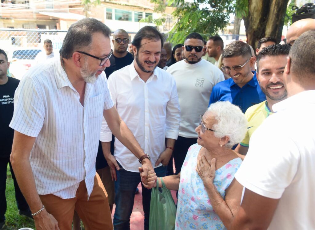 Prefeito inaugura Complexo Comunitário de Santa Teresa e lança Pedra Fundamental de Escola e Creche Pequenos Heróis