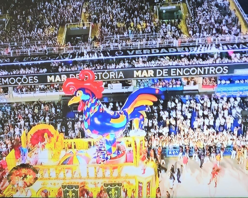 Prefeito Márcio Canella desfila na Inocentes e acredita que escola irá brigar pelo título