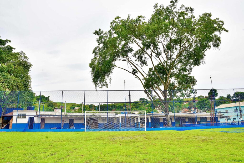Campo do Vicentão ganha grama natural em semana de  inauguração da Companhia Destacada da PM no Gogó da Ema