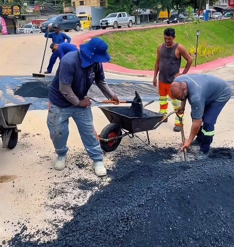 Prefeitura realiza operação tapa-buracos na Estrada do China no Wona