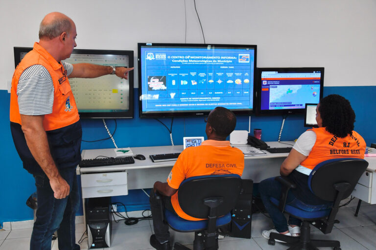 Defesa Civil alerta para tempestade e chuvas fortes com serviço de alertas via SMS