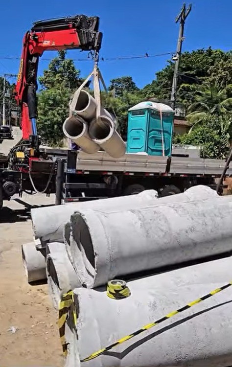 Prefeito Márcio Canella fiscaliza as obras de drenagem e pavimentação em Vila Cláudia