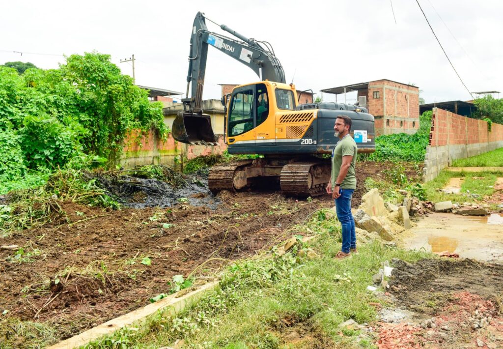 Vice-prefeita Mariana Malta e secretários vistoriam limpeza dos Condomínios Babi I, II e III no bairro Recantus