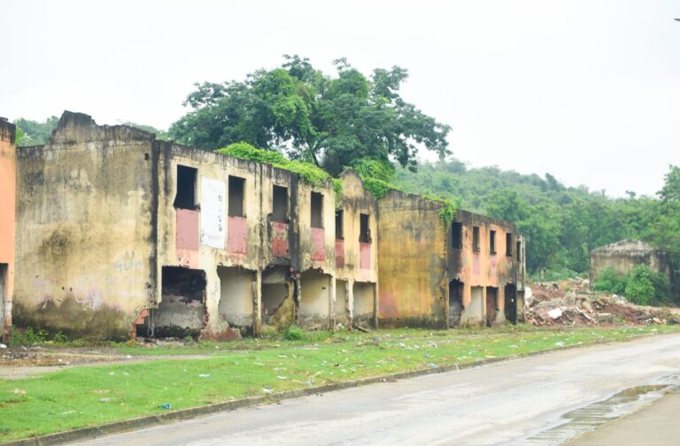 Prefeitura desapropriará terreno abandonado para construção de escola, creche e praça na entrada do Gogó da Ema no Bom Pastor