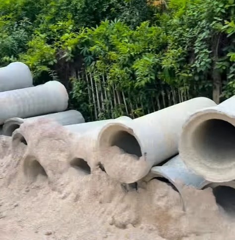 Prefeito Canella acompanha obras de drenagem e pavimentação em ruas de Santa Tereza e Parque São José