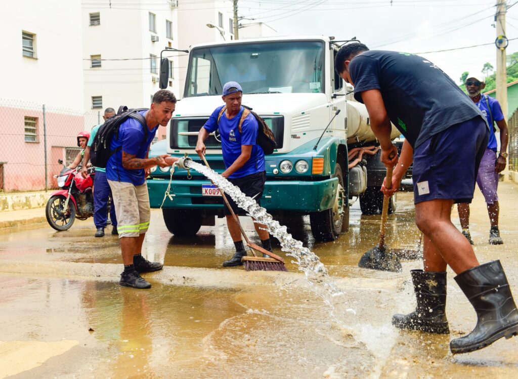 Vice-prefeita Mariana Malta e secretários vistoriam limpeza dos Condomínios Babi I, II e III no bairro Recantus