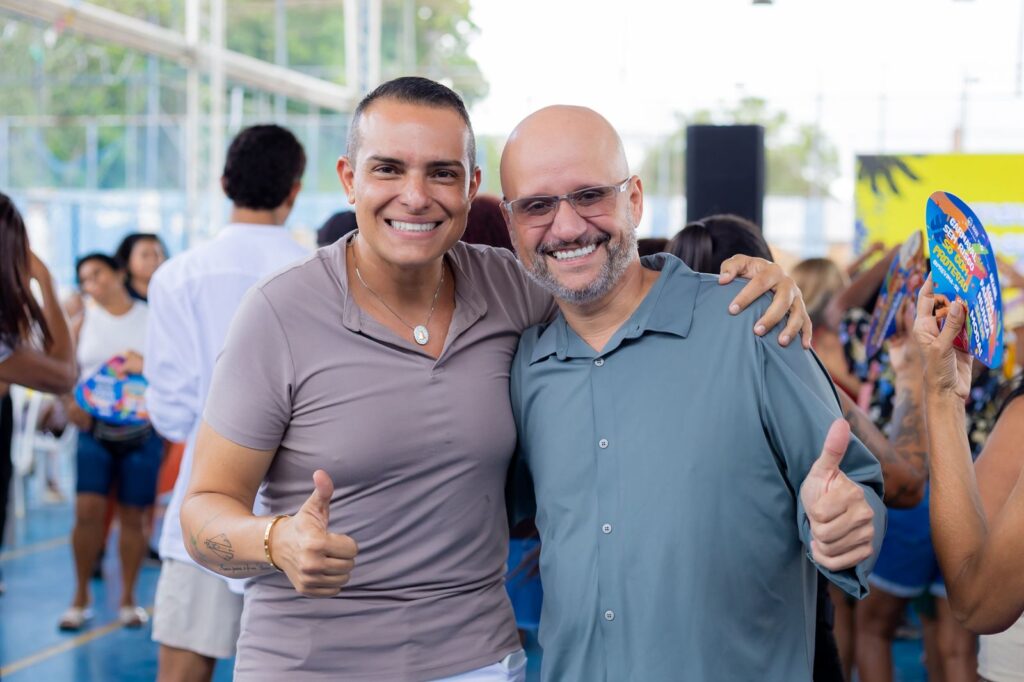 Inocentes de Belford Roxo anima baile da melhor idade e faz todos caírem na folia