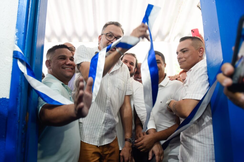 Prefeito inaugura Complexo Comunitário de Santa Teresa e lança Pedra Fundamental de Escola e Creche Pequenos Heróis