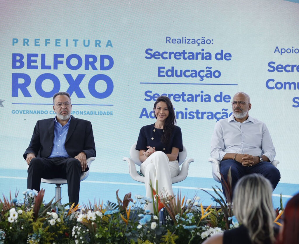 Prefeito e secretária empossam 678 professores aprovados no último concurso em Belford Roxo