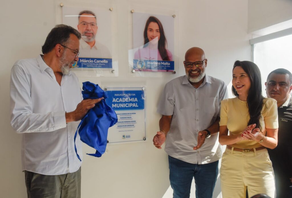 Prefeito Márcio Canella inaugura praça e academia e entrega Casa da Cultura revitalizada e modernizada