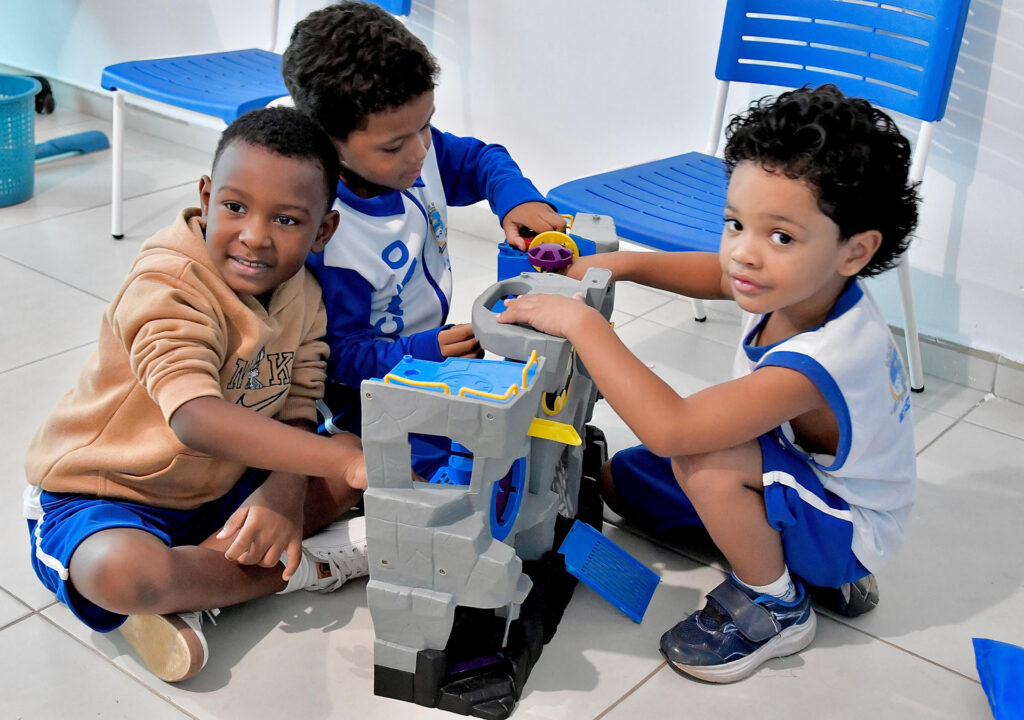 Prefeito Canella e vice Mariana Malta entregam cinco  praças e creche revitalizadas e modernizadas em Belford Roxo