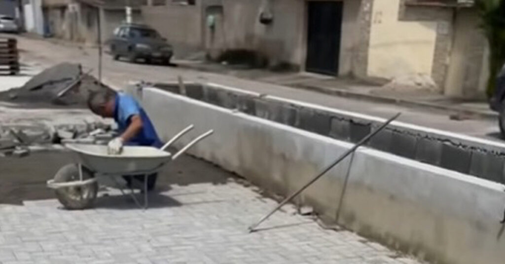 Secretário fiscaliza obras de pavimentação de futura área de lazer no Malhapão