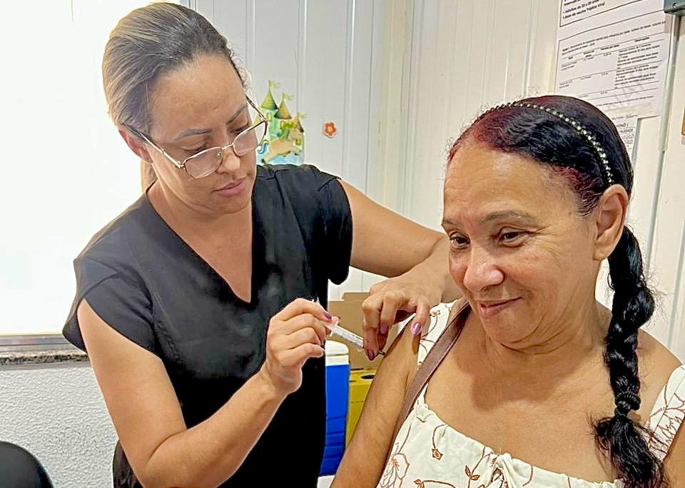 Belford Roxo realiza Dia D de vacinação contra a Influenza com unidade móvel no Centro