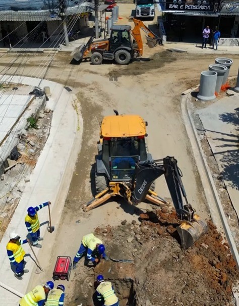 Secretário Marcelo Canella acompanha obras de drenagem e pavimentação na Vila Cláudia