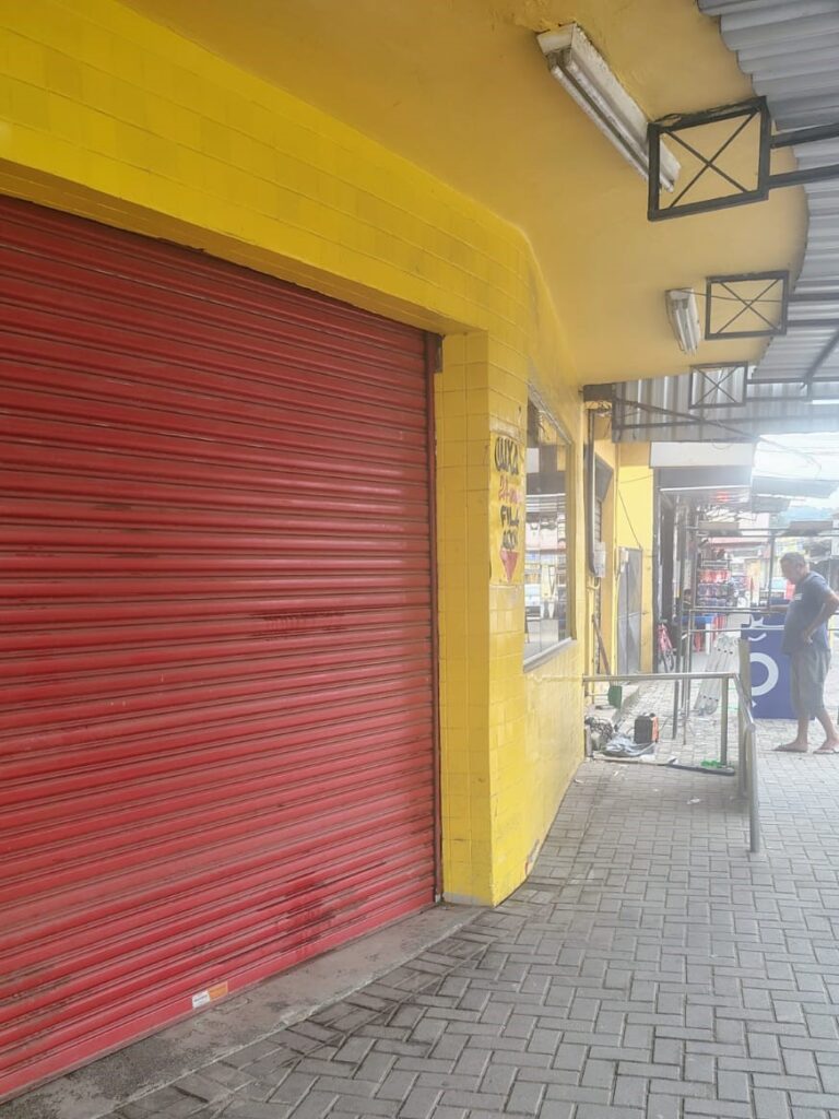 Vigilância Sanitária interdita e autua mercado no Parque Amorim