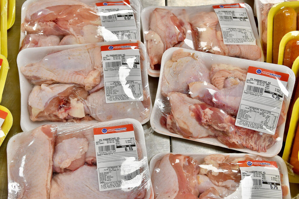 Vigilância Sanitária de Belford Roxo inutiliza 239 quilos de carne imprópria para o consumo em supermercado de Heliópolis