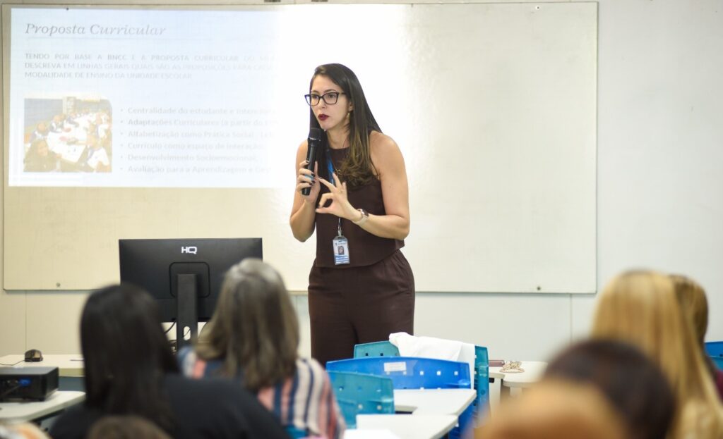Secretaria Municipal de Educação realiza formação do PRO-LEEI com professores da Educação Infantil no Cederj Belford Roxo