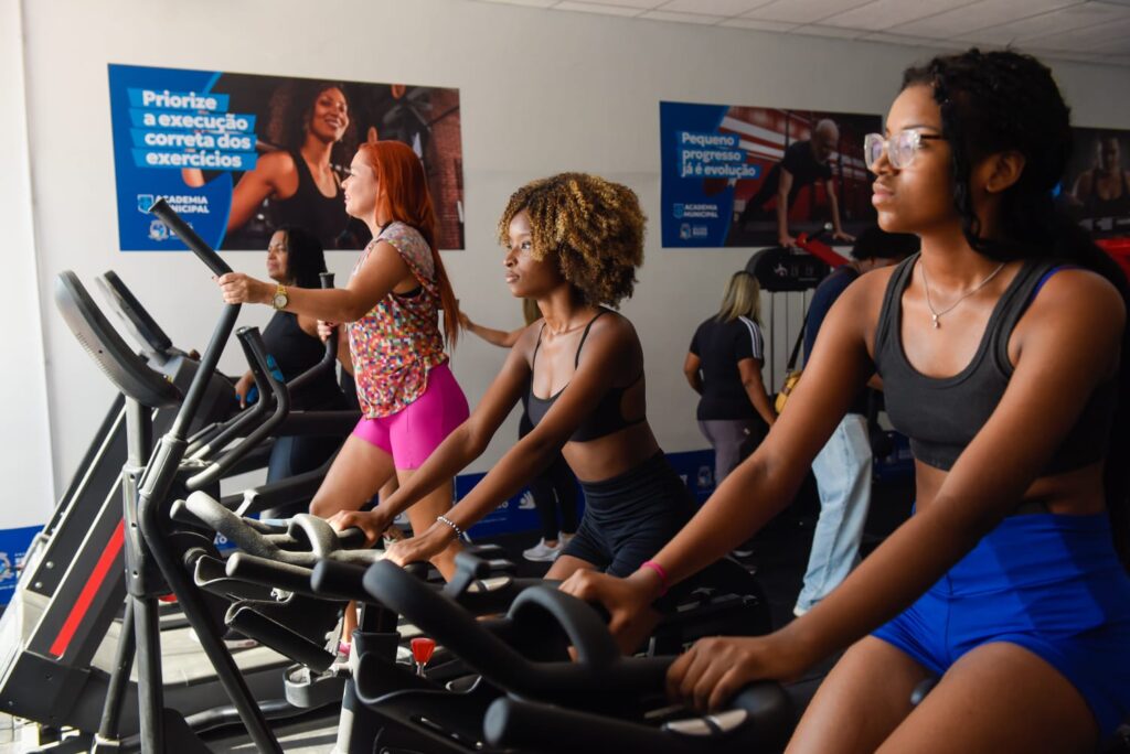 Prefeito Márcio Canella inaugura praça e academia e entrega Casa da Cultura revitalizada e modernizada