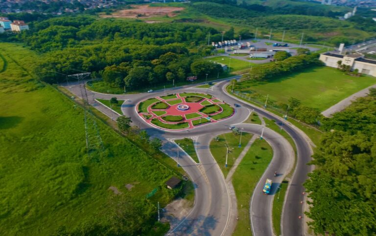 Monumento da Bica da Mulata passa por processo de revitalização na rotatória da Bayer