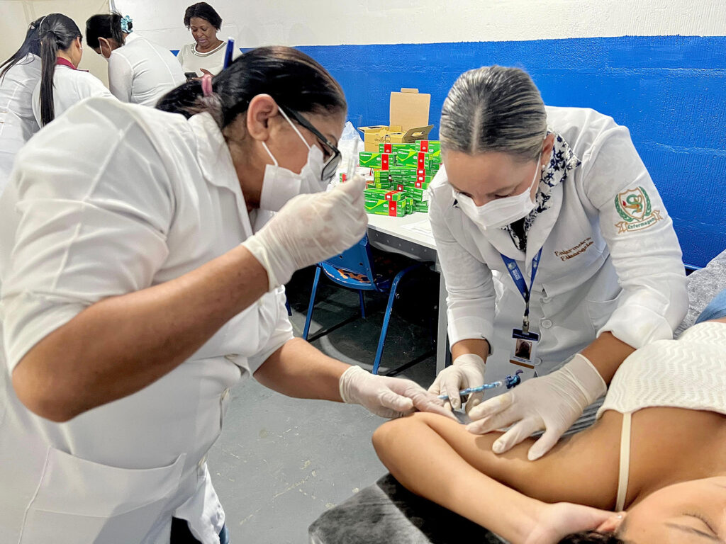 Belford Roxo realiza capacitação prática com enfermeiros para implantação do Implanon