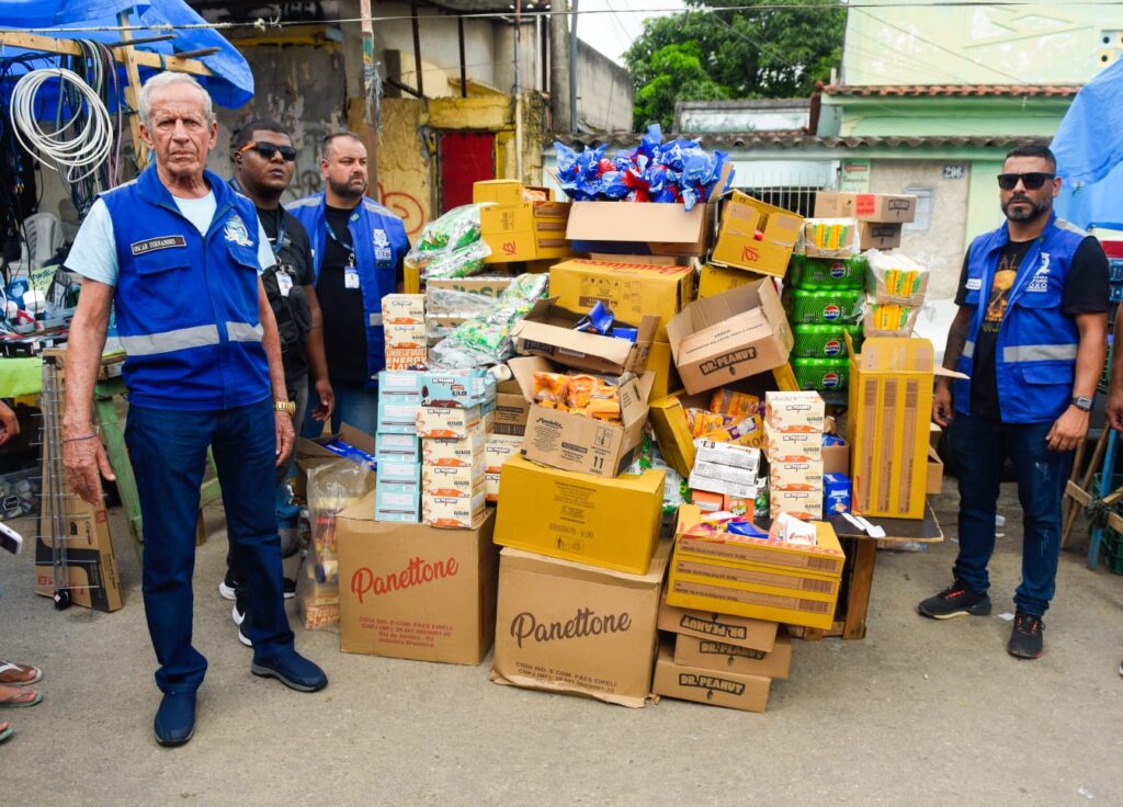 Ordem Urbana de Belford Roxo recolhe mais de uma tonelada de produtos fora da data de validade e estragados na feira de Areia Branca