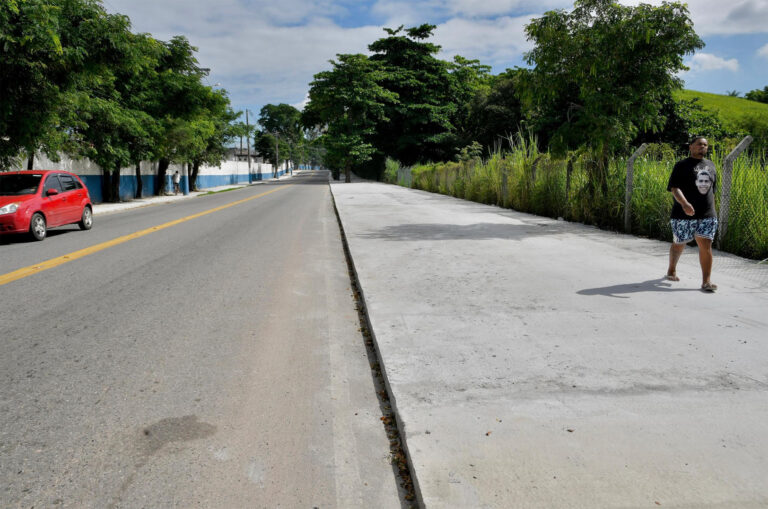 Prefeitura e Governo do Estado realizam obras de calçamento e melhoria de acessibilidade na Avenida Floripes Rocha