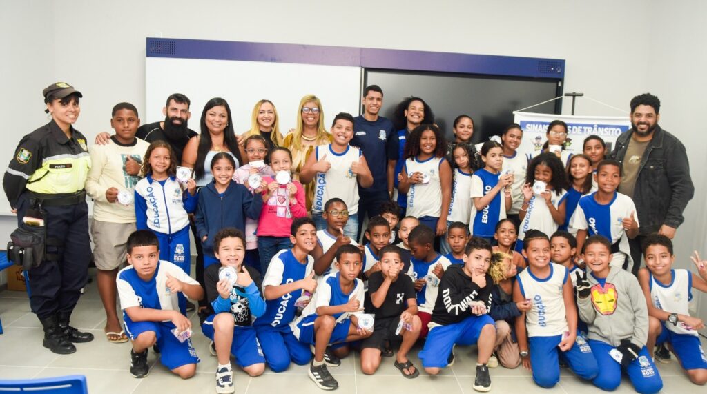 Alunos da Maria das Dores Fujii da Silva recebem primeiro dia do 'Projeto Educação Para o Trânsito' da Secretaria de Transporte