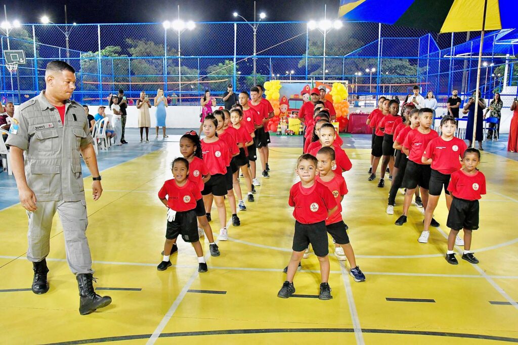 Secretaria de Esporte realiza formatura de alunos da Oficina de Bombeiro Mirim na Vila Olímpica