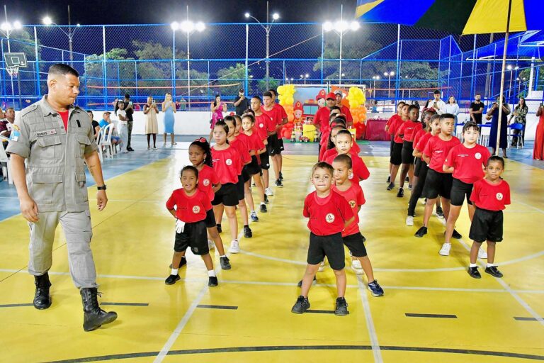 Secretaria de Esporte realiza formatura de alunos da Oficina de Bombeiro Mirim na Vila Olímpica